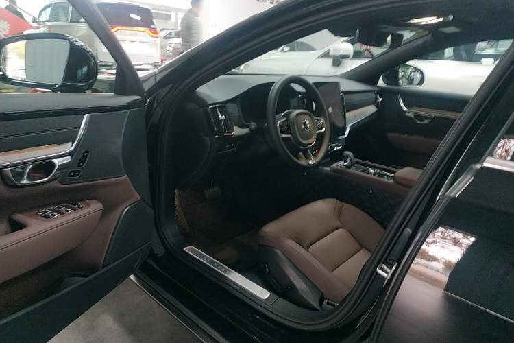 Used Volvo S90 New Energy 2026 Plug-in Hybrid Four-Wheel Drive Long-Range Zhiyi Luxury Edition Interior 3