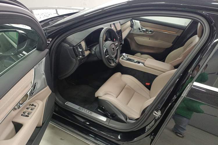 Used Volvo S90 New Energy 2026 Plug-in Hybrid Four-Wheel Drive Long-Range Luxury Smart Edition Interior 3