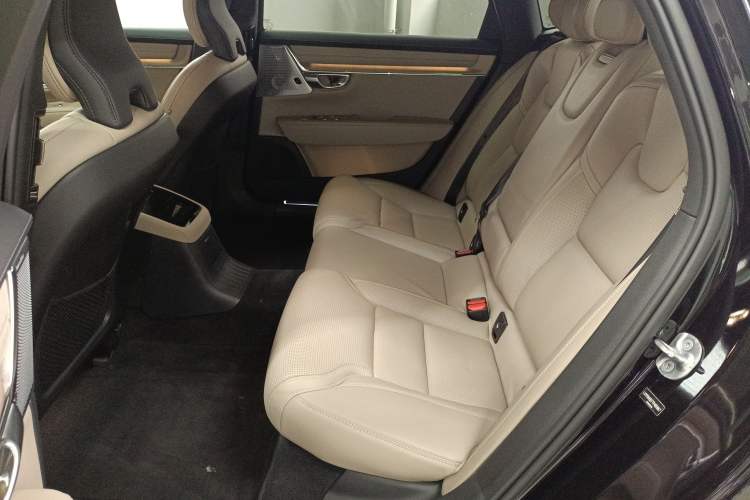 Used Volvo S90 New Energy 2026 Plug-in Hybrid Four-Wheel Drive Long-Range Luxury Smart Edition Interior 4