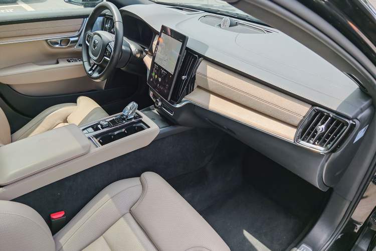 Used Volvo S90 New Energy 2026 Plug-in Hybrid Four-Wheel Drive Long-Range Luxury Smart Edition Interior 9