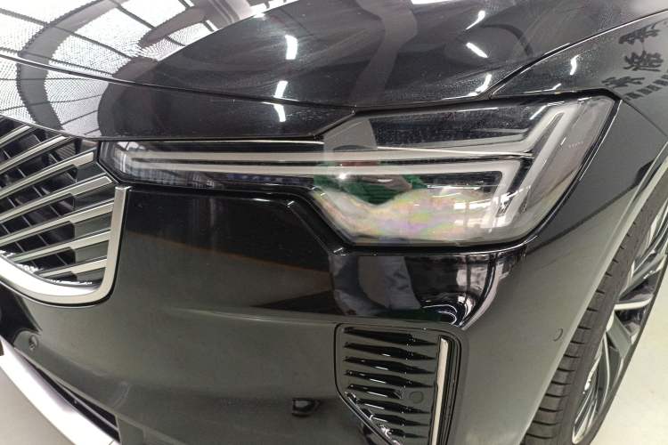 Used Volvo S90 New Energy 2026 Plug-in Hybrid Four-Wheel Drive Long-Range Luxury Smart Edition Left Front Headlight