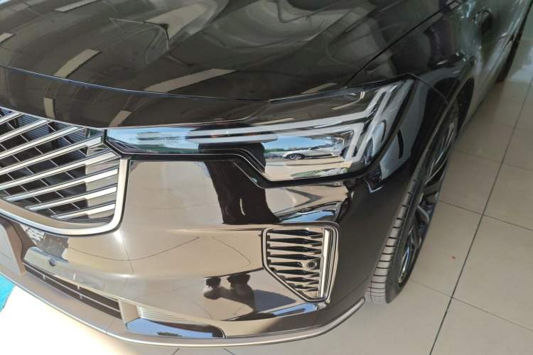 Used Volvo S90 New Energy 2026 Plug-in Hybrid Four-Wheel Drive Long-Range Zhiyi Luxury Edition Left Front Headlight