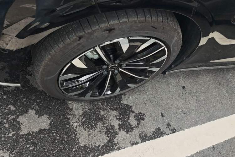 Used Volvo S90 New Energy 2026 Plug-in Hybrid Four-Wheel Drive Long-Range Luxury Smart Edition Left Front Wheel Hub