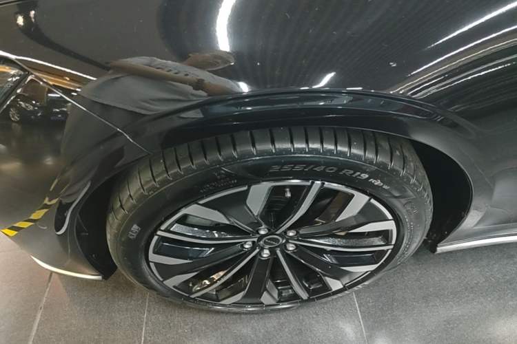 Used Volvo S90 New Energy 2026 Plug-in Hybrid Four-Wheel Drive Long-Range Luxury Smart Edition Left Front Wheel Hub