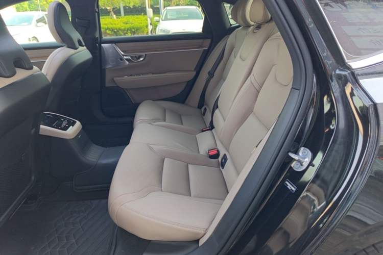 Used Volvo S90 New Energy 2026 Plug-in Hybrid Four-Wheel Drive Long-Range Luxury Smart Edition Left Rear Seat