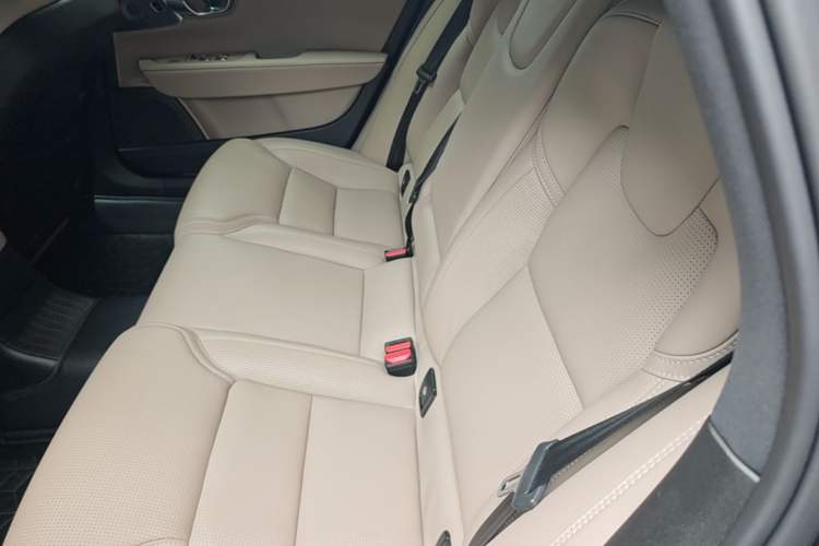 Used Volvo S90 New Energy 2026 Plug-in Hybrid Four-Wheel Drive Long-Range Luxury Smart Edition Left Rear Seat
