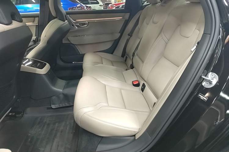 Used Volvo S90 New Energy 2026 Plug-in Hybrid Four-Wheel Drive Long-Range Luxury Smart Edition Left Rear Seat