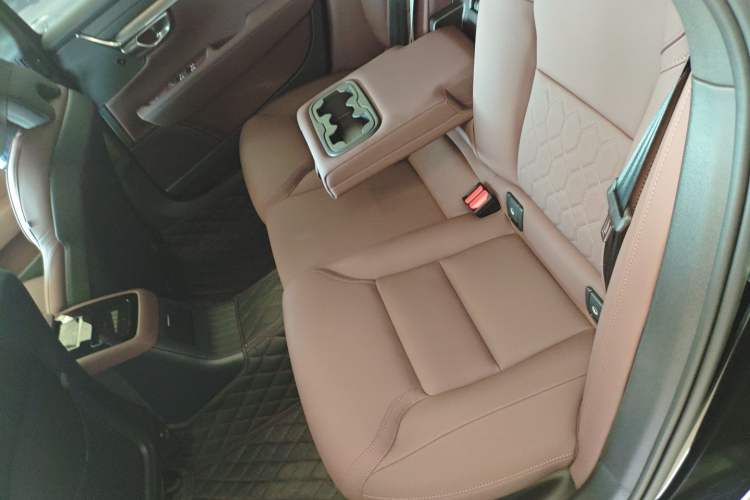 Used Volvo S90 New Energy 2026 Plug-in Hybrid Four-Wheel Drive Long-Range Zhiyi Luxury Edition Left Rear Seat