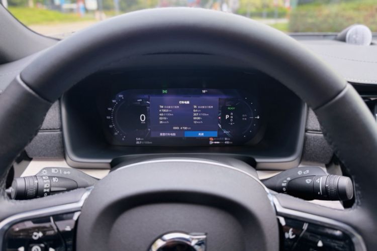 Used Volvo S90 New Energy 2026 Plug-in Hybrid Four-Wheel Drive Long-Range Zhiyuan Luxury Edition Odometer Close Up