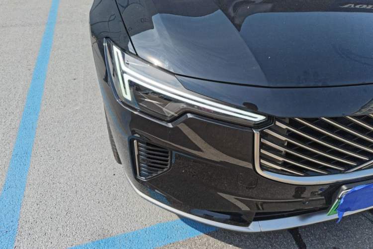 Used Volvo S90 New Energy 2026 Plug-in Hybrid Four-Wheel Drive Long-Range Luxury Smart Edition Right Front Headlight