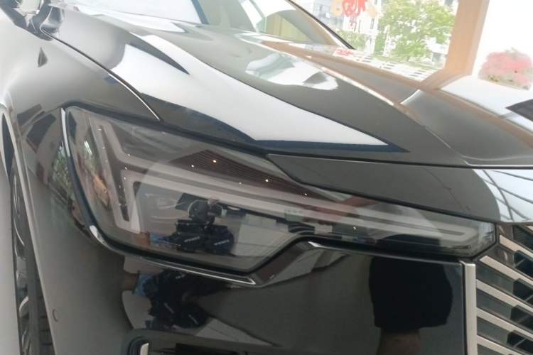Used Volvo S90 New Energy 2026 Plug-in Hybrid Four-Wheel Drive Long-Range Luxury Smart Edition Right Front Headlight