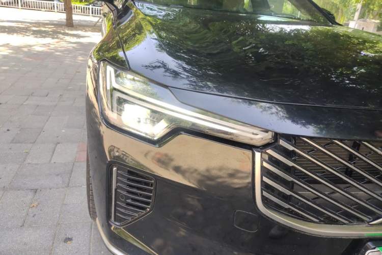Used Volvo S90 New Energy 2026 Plug-in Hybrid Four-Wheel Drive Long-Range Luxury Smart Edition Right Front Headlight