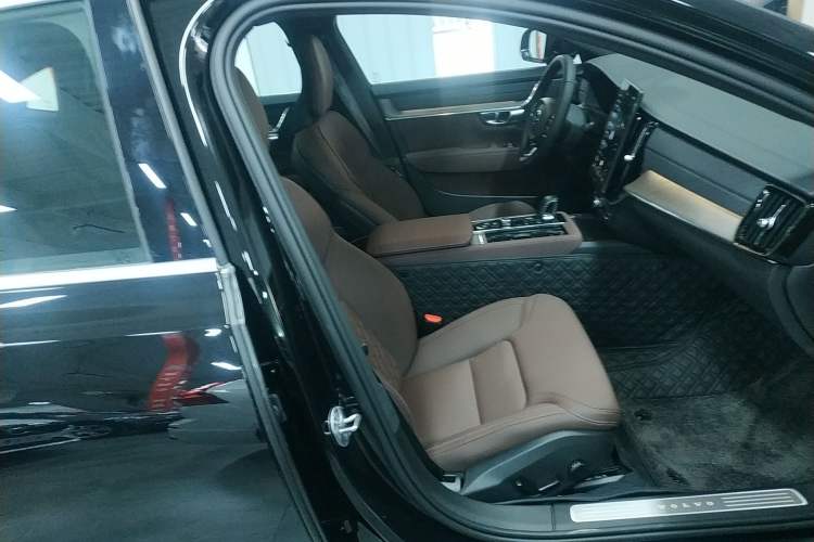 Used Volvo S90 New Energy 2026 Plug-in Hybrid Four-Wheel Drive Long-Range Zhiyi Luxury Edition Right Front Seat