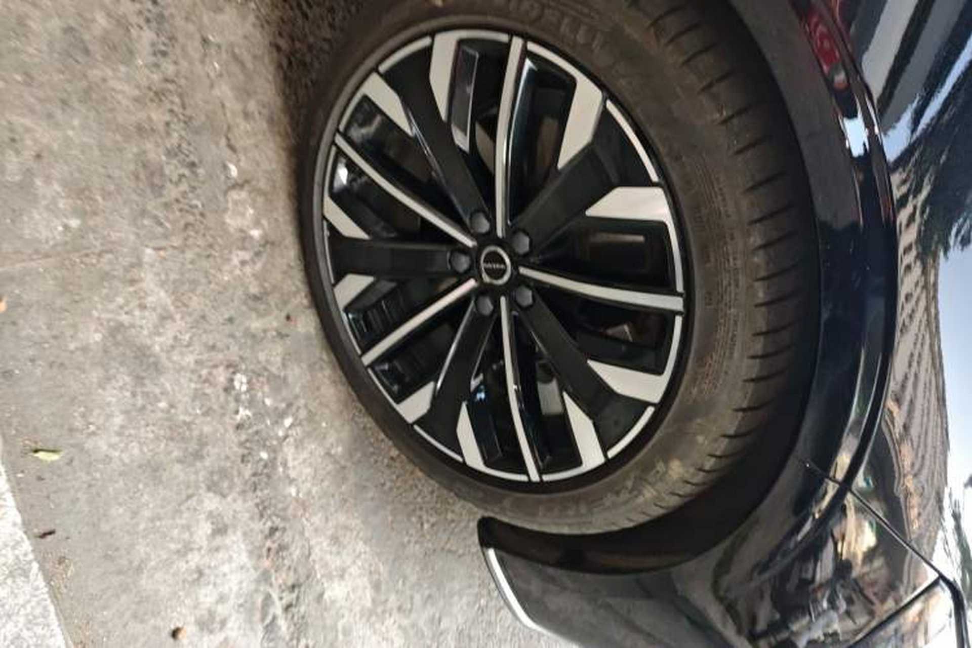 Used Volvo S90 New Energy 2026 Plug-in Hybrid Four-Wheel Drive Long-Range Zhiyi Luxury Edition Right Front Wheel Hub