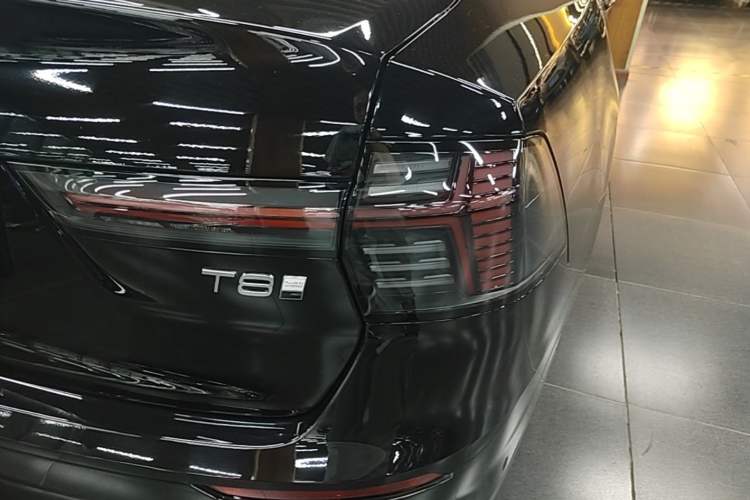 Used Volvo S90 New Energy 2026 Plug-in Hybrid Four-Wheel Drive Long-Range Luxury Smart Edition Right Rear Taillight