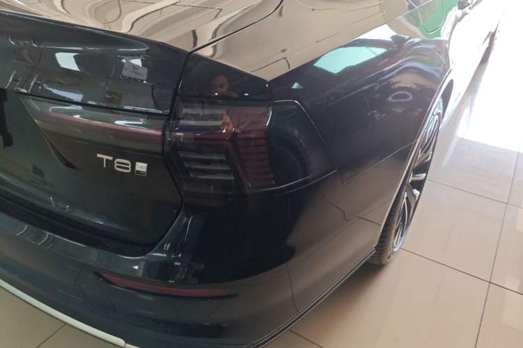 Used Volvo S90 New Energy 2026 Plug-in Hybrid Four-Wheel Drive Long-Range Zhiyi Luxury Edition Right Rear Taillight