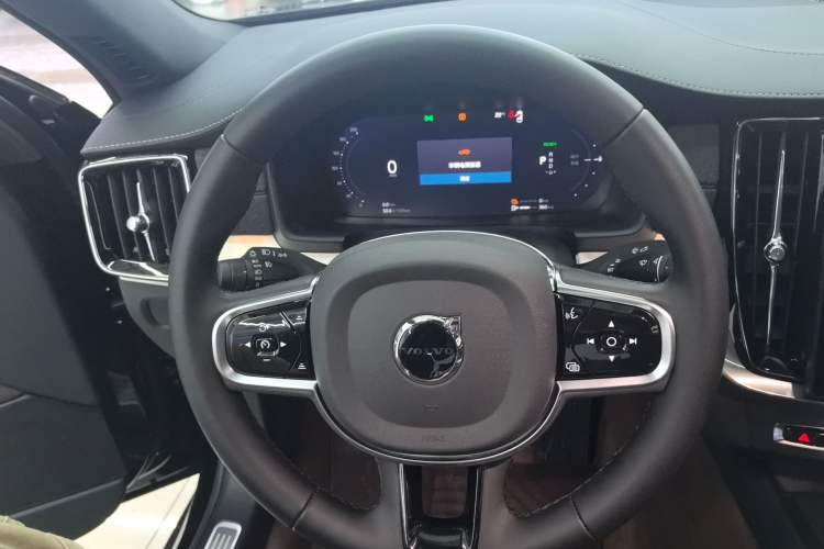 Used Volvo S90 New Energy 2026 Plug-in Hybrid Four-Wheel Drive Long-Range Zhiyuan Luxury Edition Steering Wheel