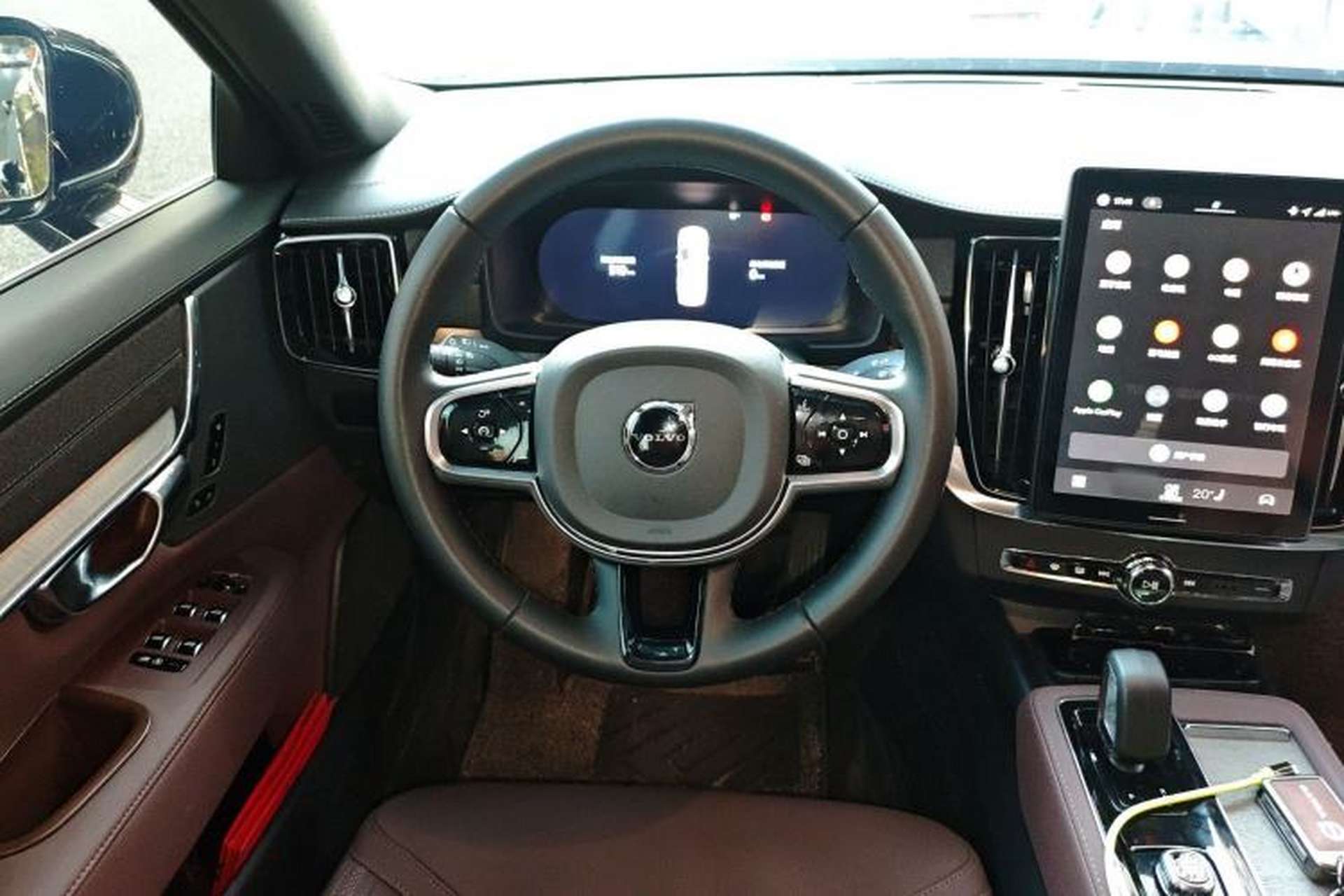 Used Volvo S90 New Energy 2026 Plug-in Hybrid Four-Wheel Drive Long-Range Zhiyi Luxury Edition Steering Wheel