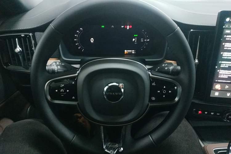 Used Volvo S90 New Energy 2026 Plug-in Hybrid Four-Wheel Drive Long-Range Zhiyi Luxury Edition Steering Wheel