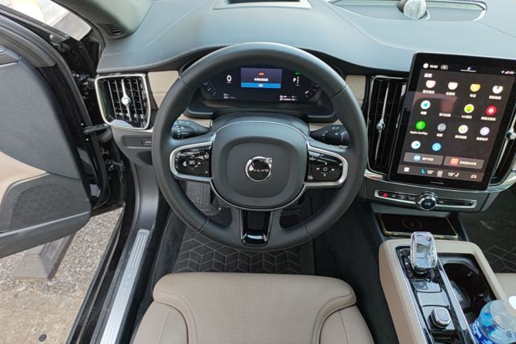 Used Volvo S90 New Energy 2026 Plug-in Hybrid Four-Wheel Drive Long-Range Luxury Smart Edition Steering Wheel