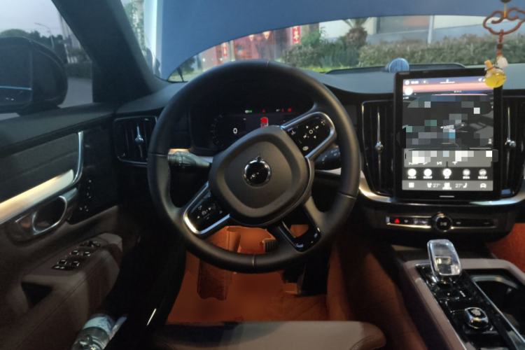 Used Volvo S90 New Energy 2026 Plug-in Hybrid Four-Wheel Drive Long-Range Zhiyuan Luxury Edition Steering Wheel