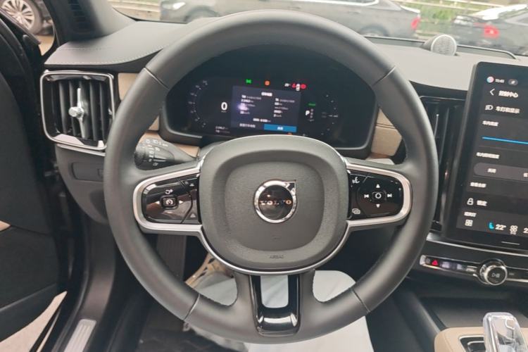 Used Volvo S90 New Energy 2026 Plug-in Hybrid Four-Wheel Drive Long-Range Luxury Smart Edition Steering Wheel