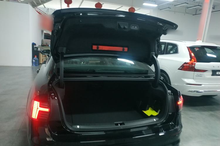 Used Volvo S90 New Energy 2026 Plug-in Hybrid Four-Wheel Drive Long-Range Zhiyi Luxury Edition Trunk