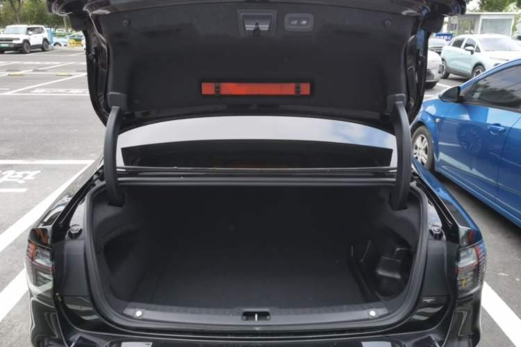 Used Volvo S90 New Energy 2026 Plug-in Hybrid Four-Wheel Drive Long-Range Luxury Smart Edition Trunk