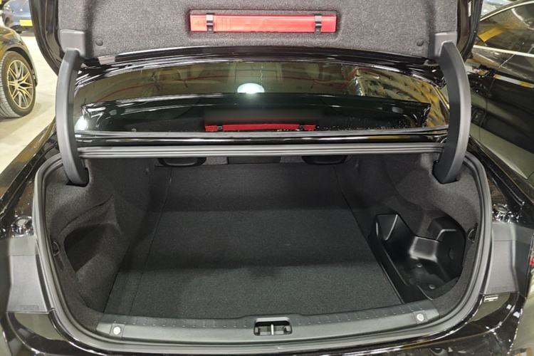 Used Volvo S90 New Energy 2026 Plug-in Hybrid Four-Wheel Drive Long-Range Luxury Smart Edition Trunk