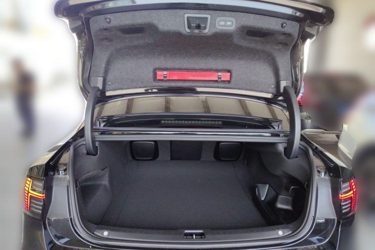 Used Volvo S90 New Energy 2026 Plug-in Hybrid Four-Wheel Drive Long-Range Luxury Smart Edition Trunk