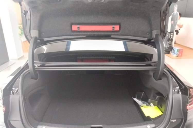 Used Volvo S90 New Energy 2026 Plug-in Hybrid Four-Wheel Drive Long-Range Luxury Smart Edition Trunk