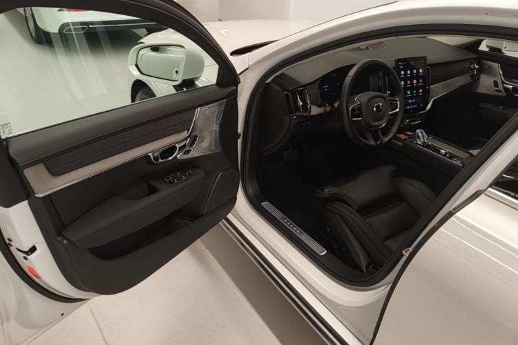 Used Volvo S90 New Energy 2026 Plug-in Hybrid Four-Wheel Drive Long-Range Luxury Smart Edition Driver Seat