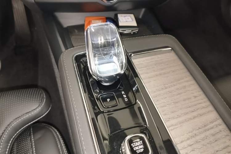 Used Volvo S90 New Energy 2026 Plug-in Hybrid Four-Wheel Drive Long-Range Luxury Smart Edition Gear Lever