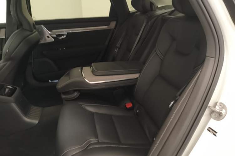 Used Volvo S90 New Energy 2026 Plug-in Hybrid Four-Wheel Drive Long-Range Luxury Smart Edition Left Rear Seat