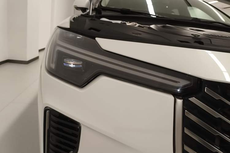 Used Volvo S90 New Energy 2026 Plug-in Hybrid Four-Wheel Drive Long-Range Luxury Smart Edition Right Front Headlight