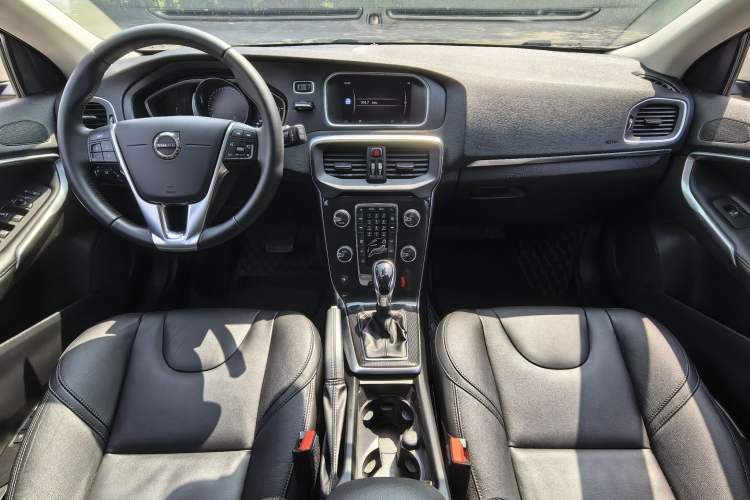 Used Volvo V40 2018 T3 Zhiyi Edition Interior 1