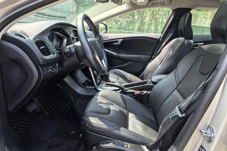 Used Volvo V40 2018 T3 Zhiyi Edition Interior 2