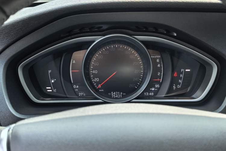 Used Volvo V40 2018 T3 Zhiyi Edition Odometer Close Up