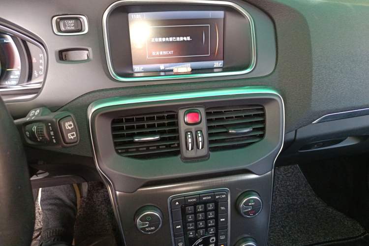 Used Volvo V40 2014 2.0T Zhiya Edition Audio And AC Panel