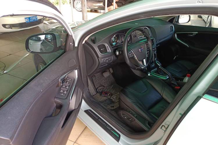 Used Volvo V40 2014 2.0T Zhiya Edition Driver Seat
