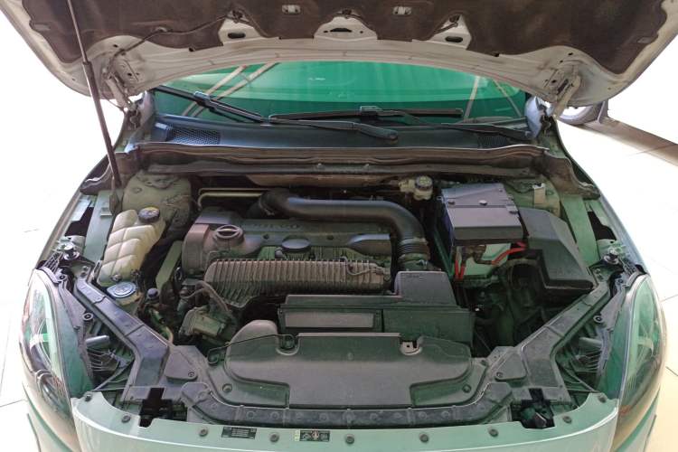 Used Volvo V40 2014 2.0T Zhiya Edition Engine Bay