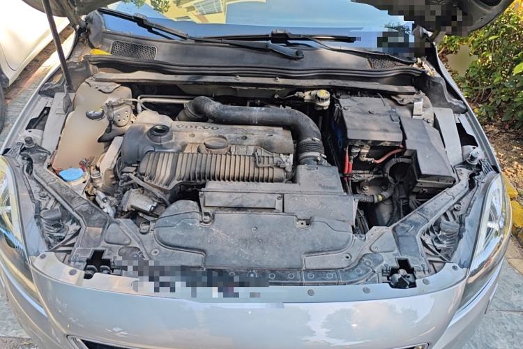 Used Volvo V40 2014 2.0T Zhiya Edition Engine Bay