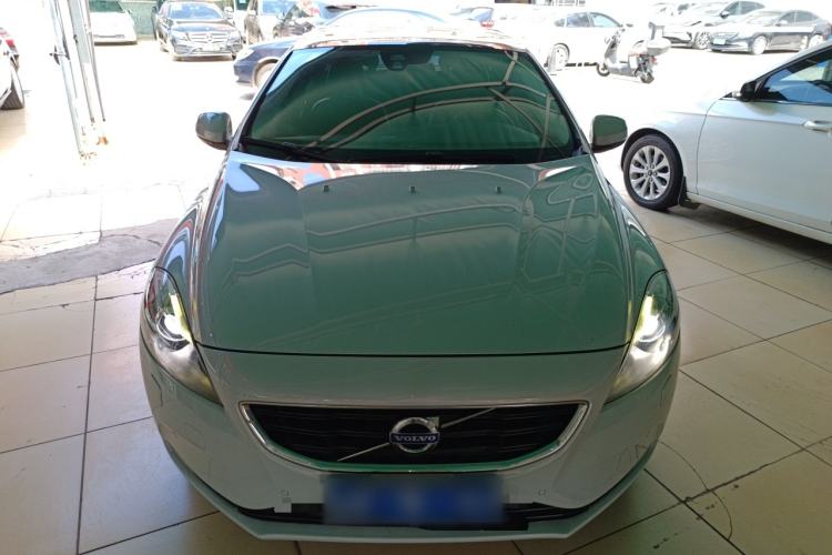 Used Volvo V40 2014 2.0T Zhiya Edition Front