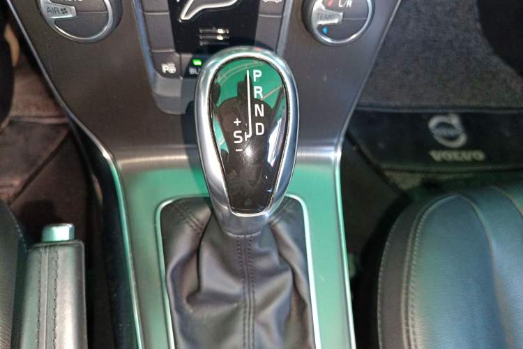 Used Volvo V40 2014 2.0T Zhiya Edition Gear Lever