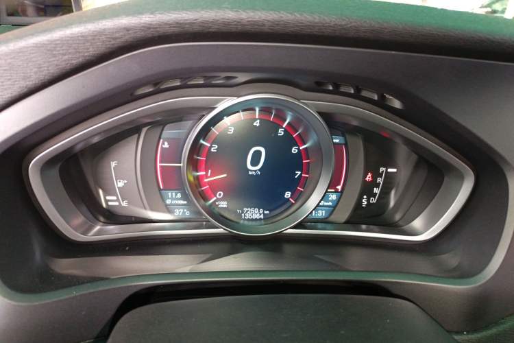 Used Volvo V40 2014 2.0T Zhiya Edition Instrument Cluster