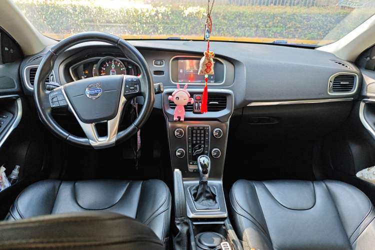 Used Volvo V40 2014 2.0T Zhiya Edition Interior 2
