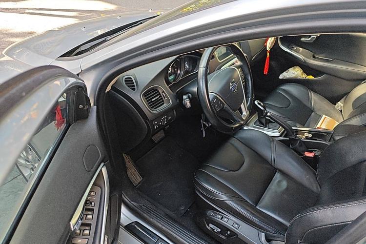 Used Volvo V40 2014 2.0T Zhiya Edition Interior 3