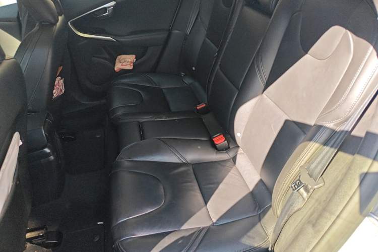 Used Volvo V40 2014 2.0T Zhiya Edition Interior 4
