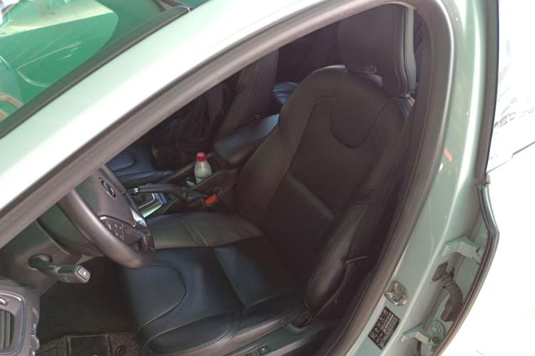 Used Volvo V40 2014 2.0T Zhiya Edition Left Front Seat