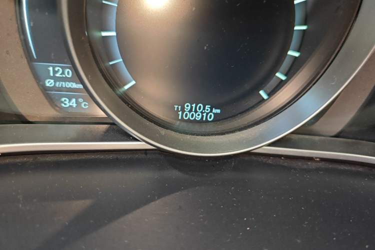 Used Volvo V40 2014 2.0T Zhiya Edition Odometer Close Up